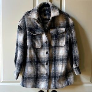 Like New Bagatelle Collection Plaid Oversized Shacket Jacket with pockets